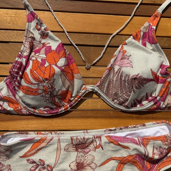 Small NWT Cupshe Floral Bird of Paradise glitter Print Bikini swimsuit Set​ - Picture 1 of 7